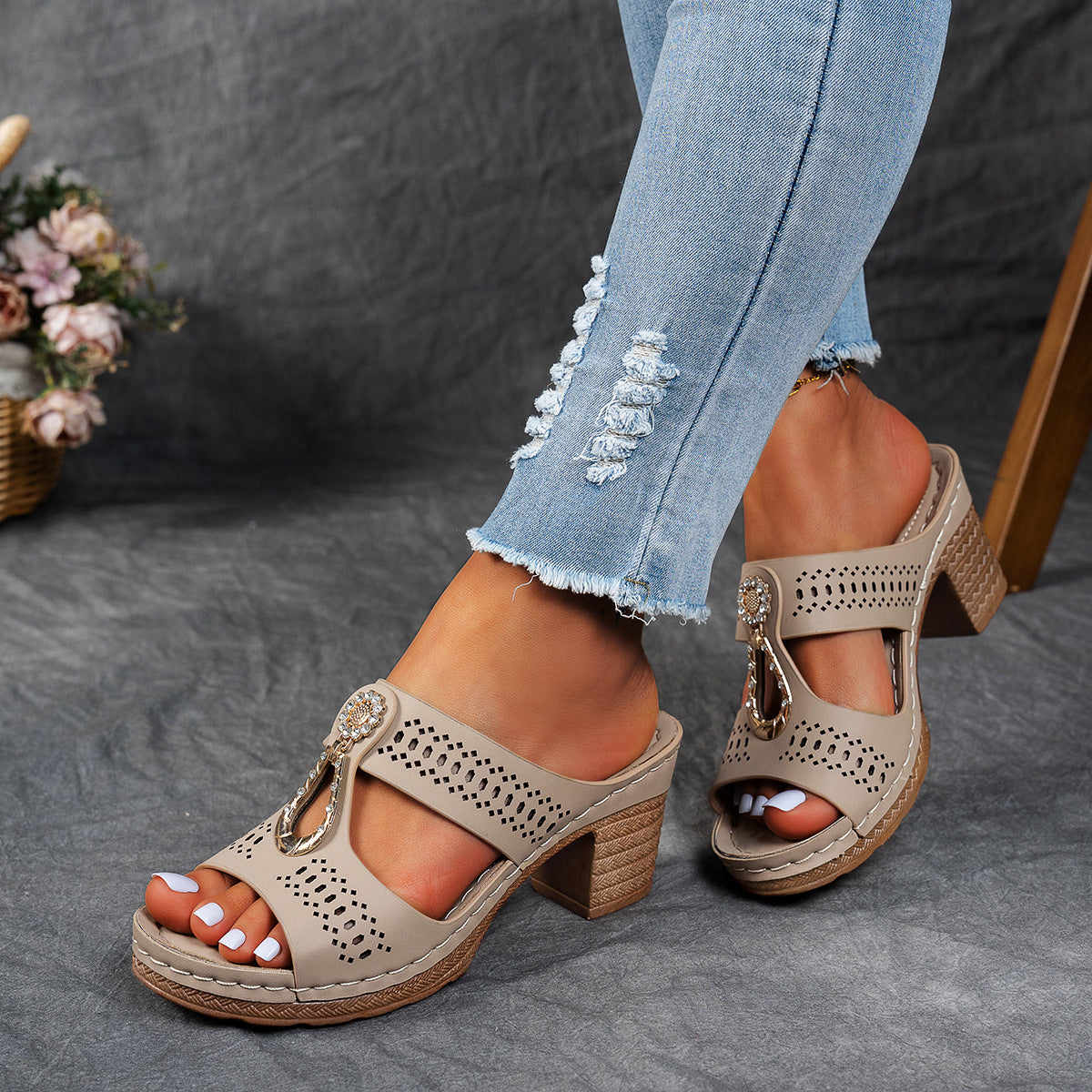 Handgemaakte orthopedische sandalen met hak Helga